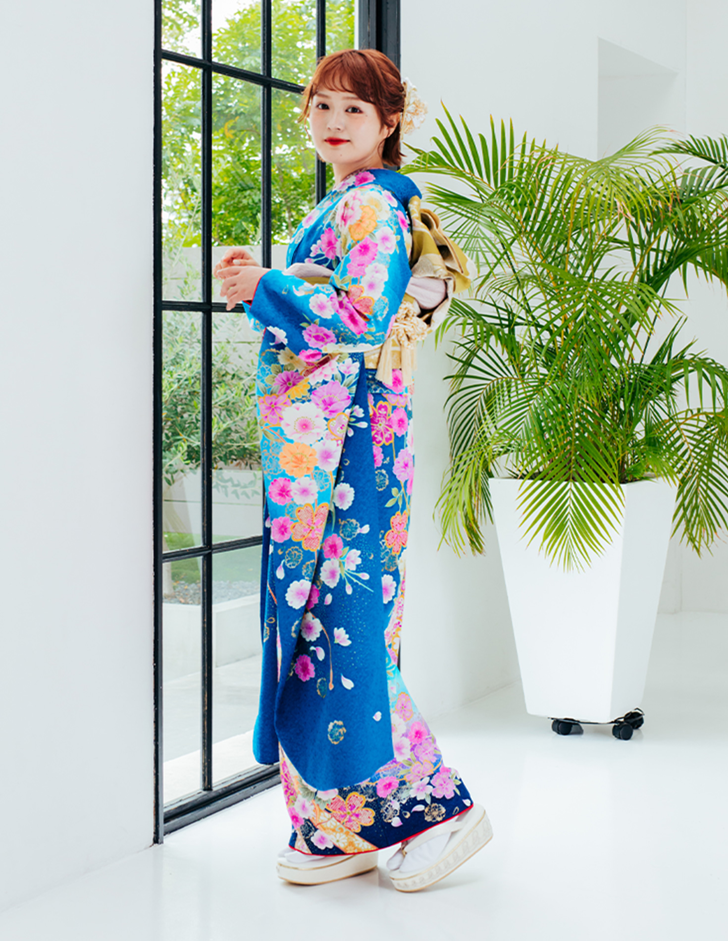 振袖 青色 ガーリー柄