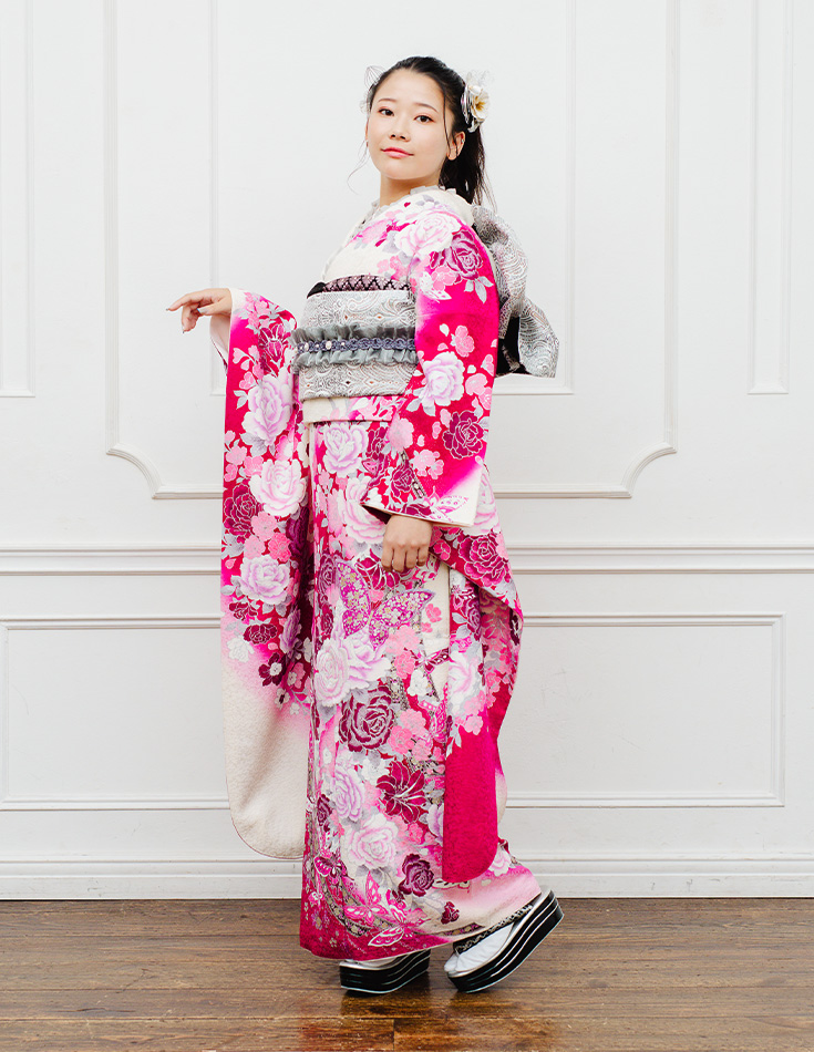 振袖 ピンク色 個性的柄