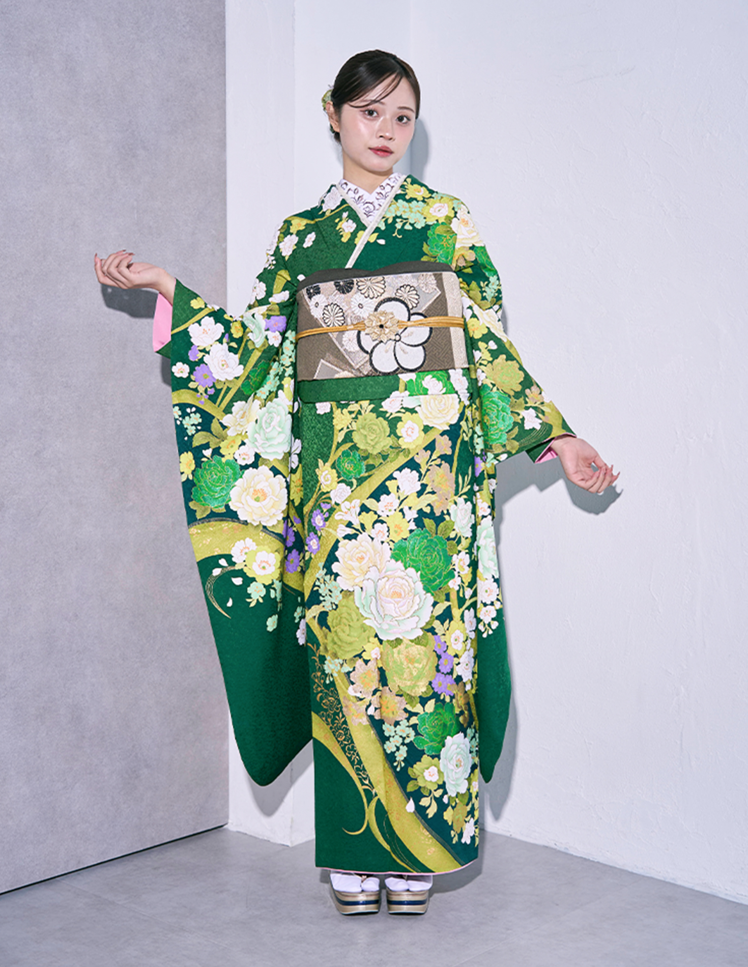 振袖 緑色 レトロモダン柄