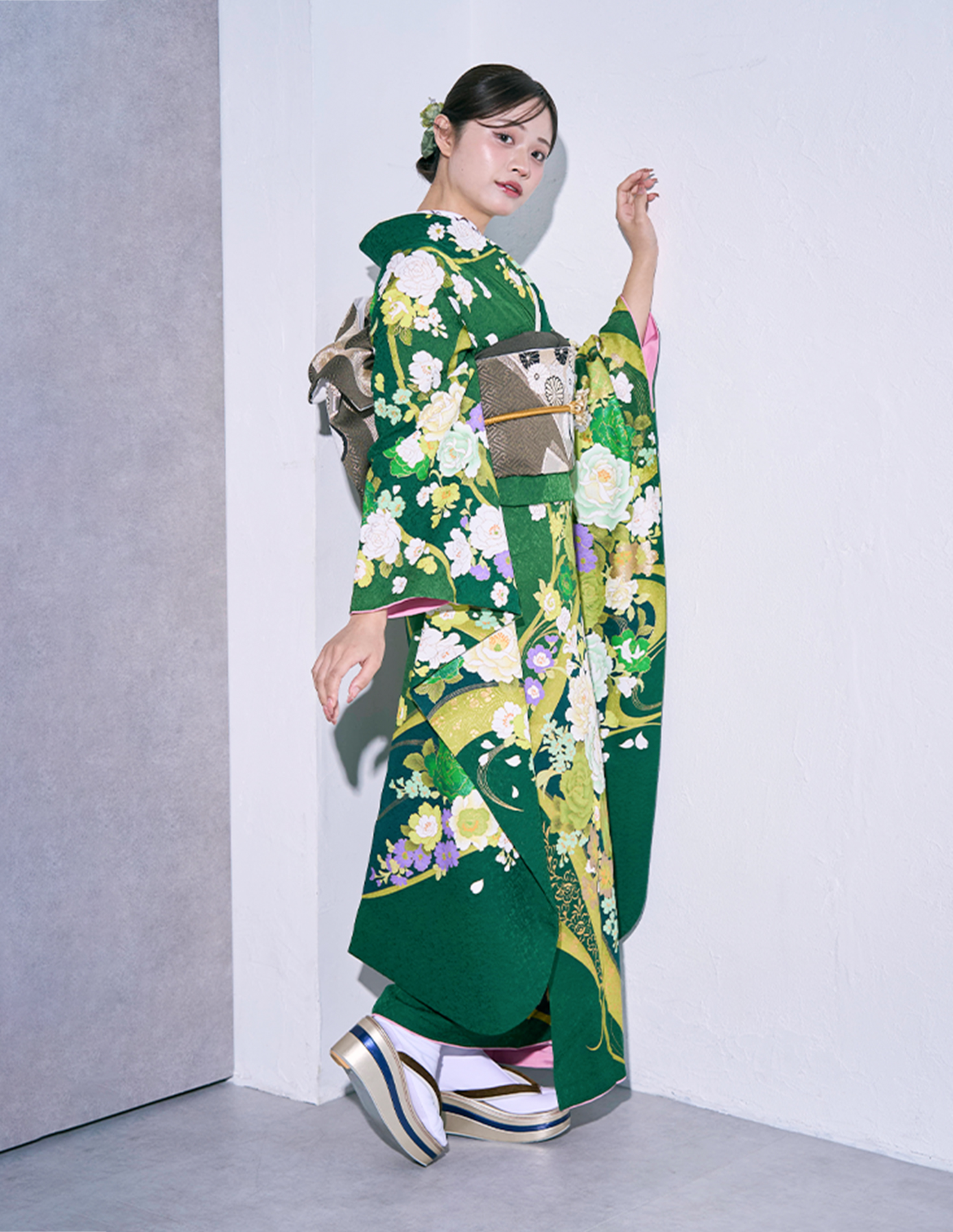 振袖 緑色 レトロモダン柄