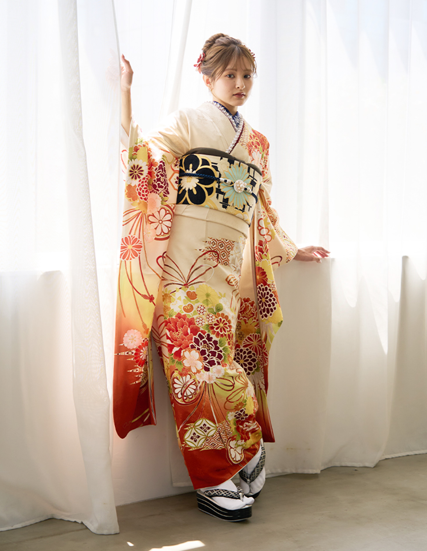 振袖 ベージュ色 古典柄