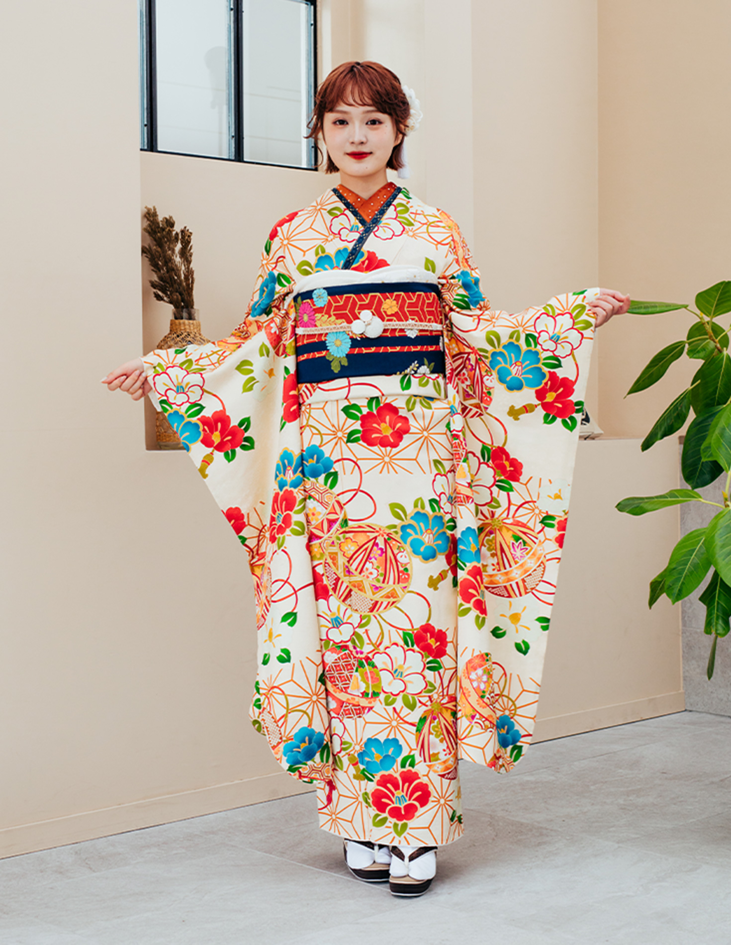 振袖 ベージュ レトロモダン柄