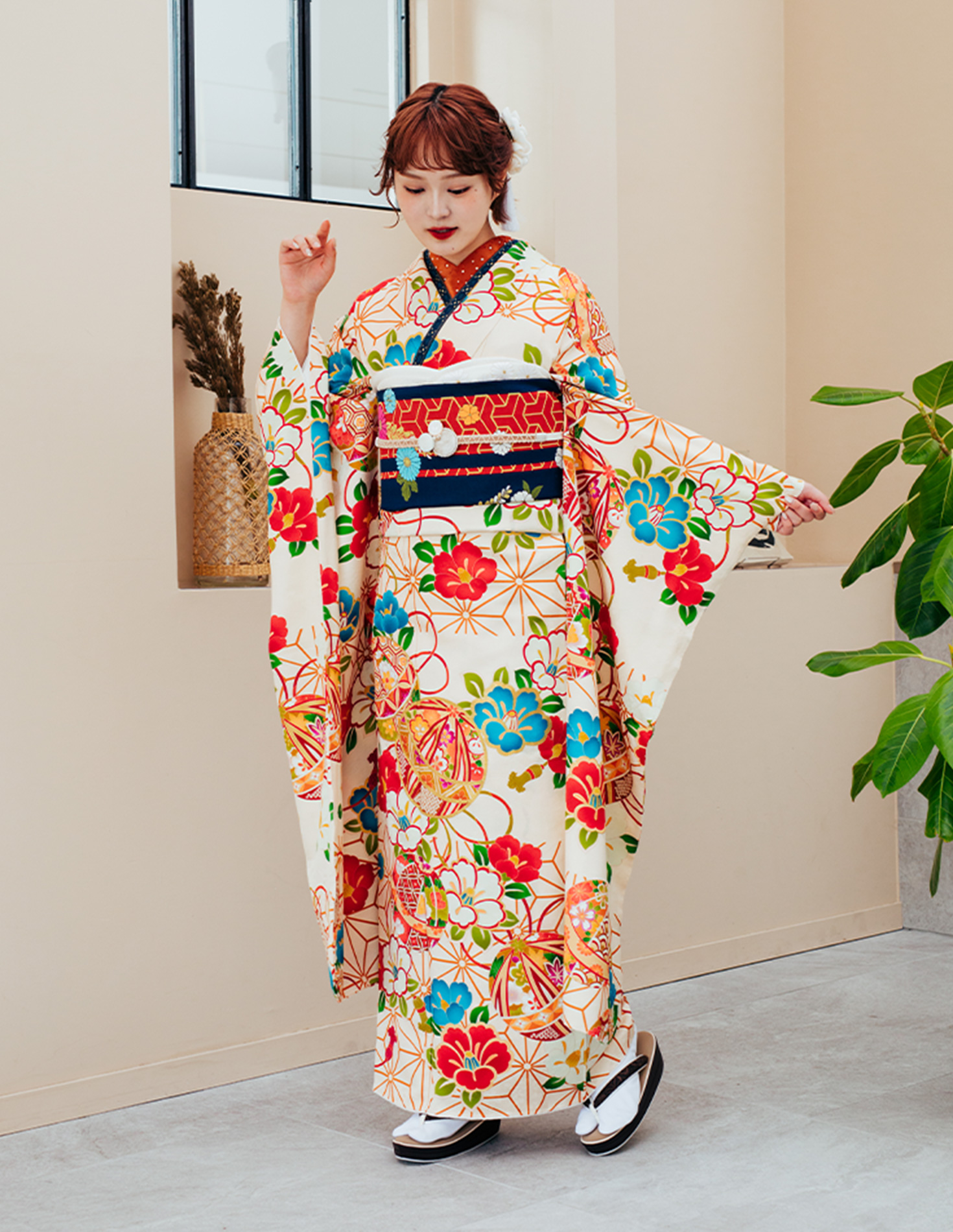 振袖 ベージュ レトロモダン柄